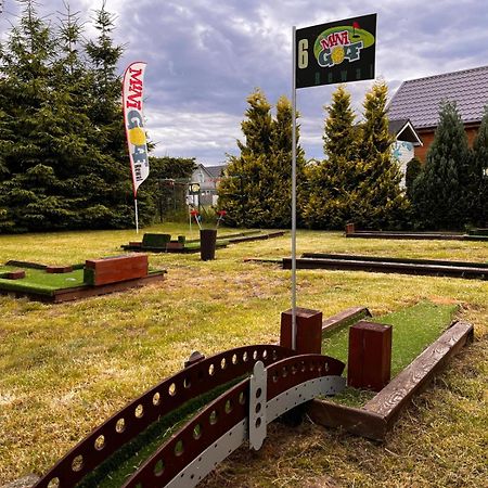 Domki Kapitanskie Z Prywatnym Polem Do Gry W Mini Golf Rewal Esterno foto
