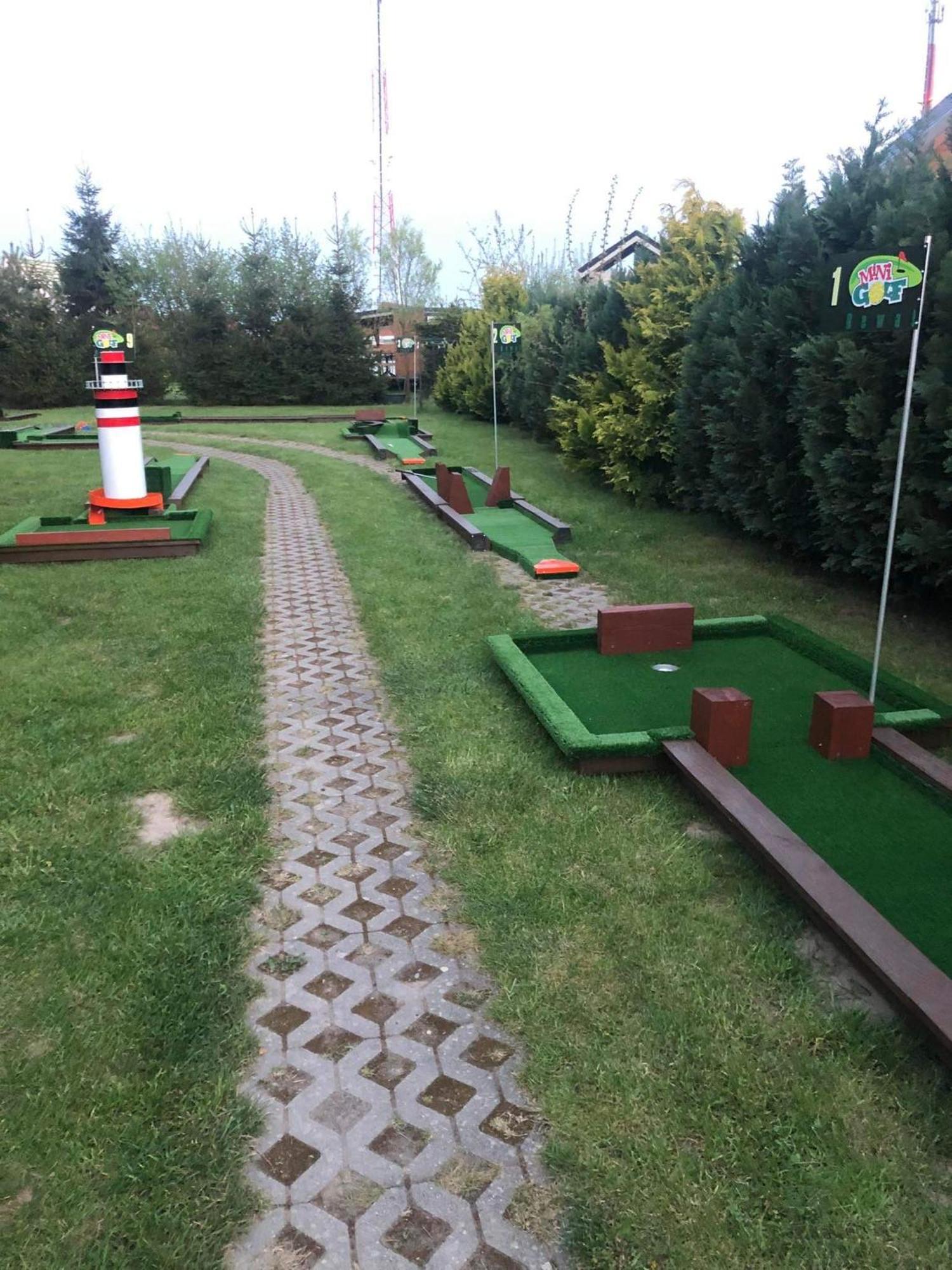Domki Kapitanskie Z Prywatnym Polem Do Gry W Mini Golf Rewal Esterno foto