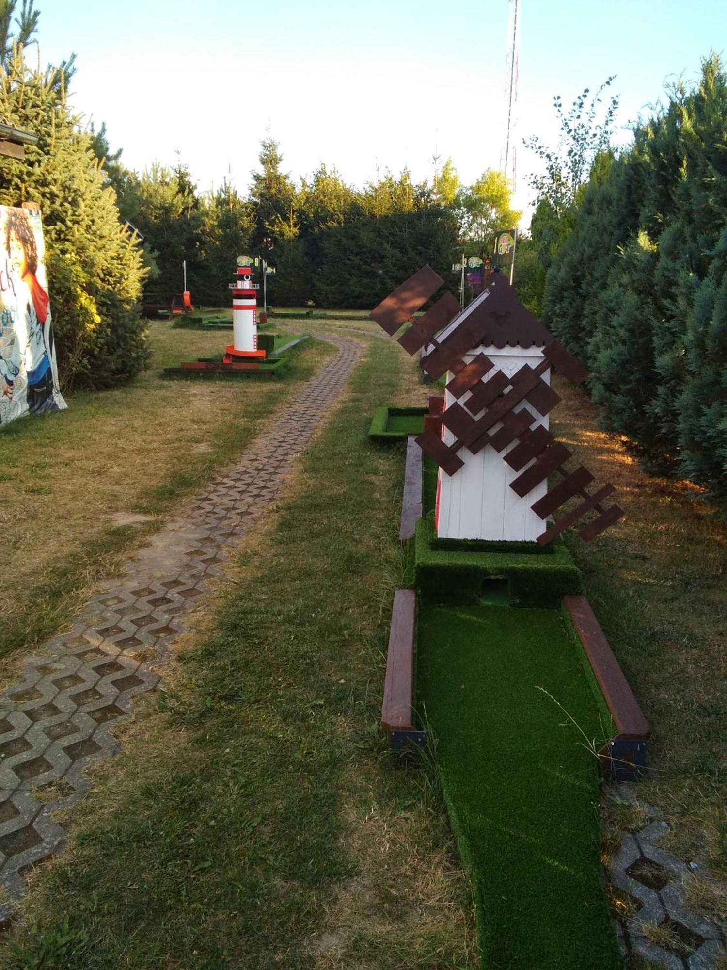 Domki Kapitanskie Z Prywatnym Polem Do Gry W Mini Golf Rewal Esterno foto