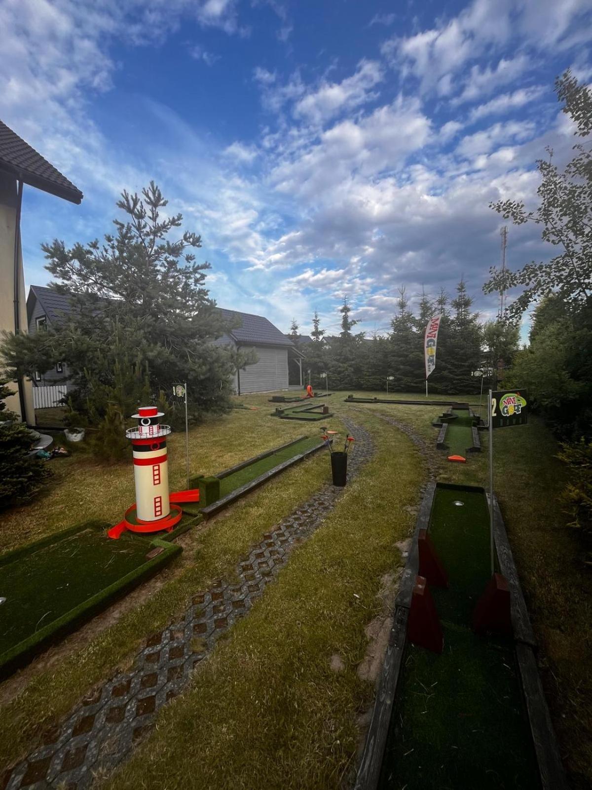 Domki Kapitanskie Z Prywatnym Polem Do Gry W Mini Golf Rewal Esterno foto