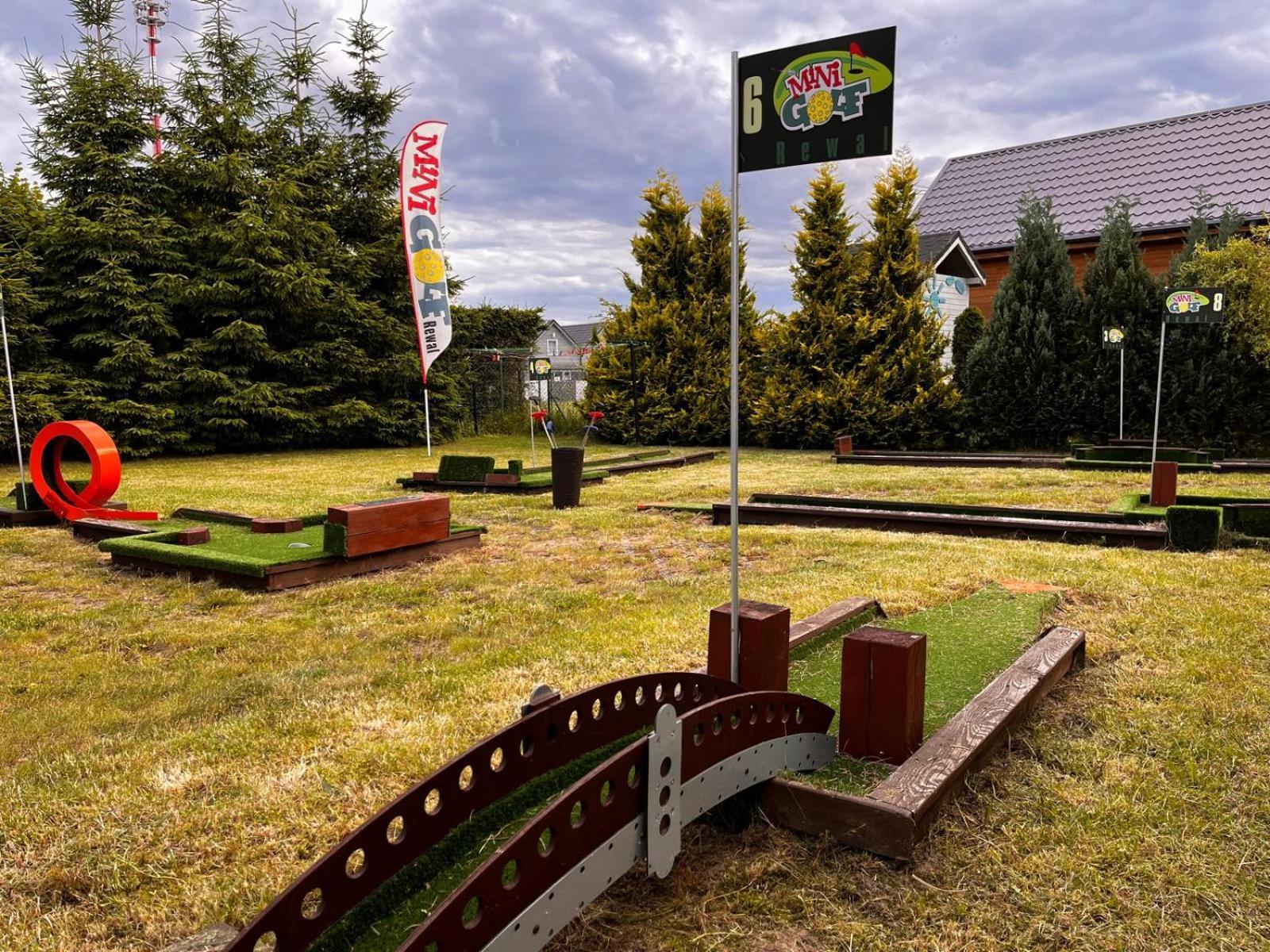 Domki Kapitanskie Z Prywatnym Polem Do Gry W Mini Golf Rewal Esterno foto