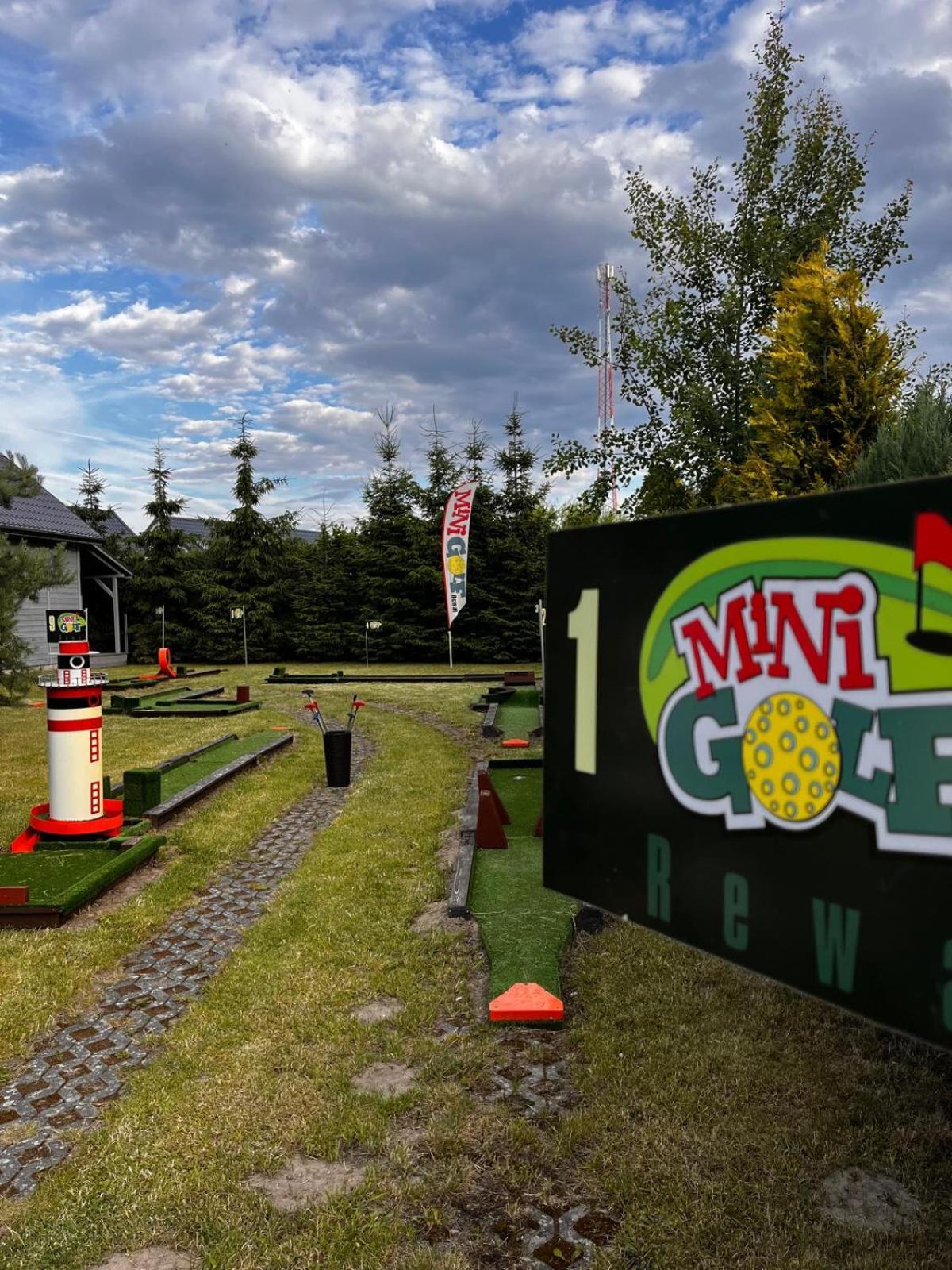 Domki Kapitanskie Z Prywatnym Polem Do Gry W Mini Golf Rewal Esterno foto